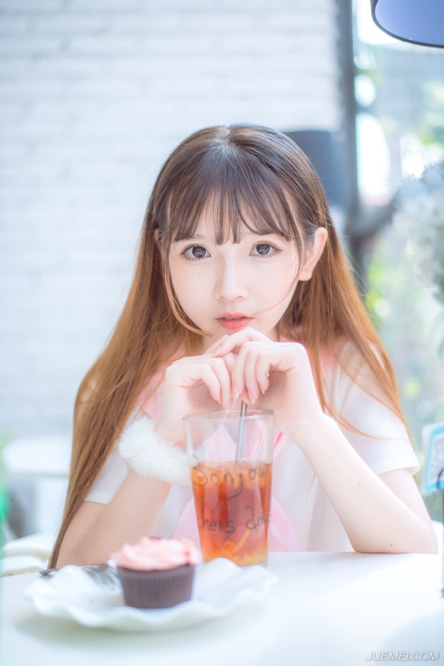 明明下流的人凑一起就叫上流社会。——韩寒